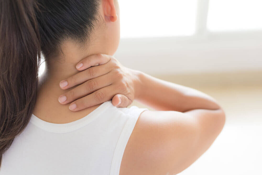 https://www.shanghaimedicalclinic.com/wp-content/uploads/2023/10/massage-for-shoulder-and-neck-pain.jpg